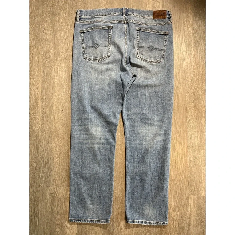 Joseph Abboud Athletic Fit Men's Blue Denim Jeans Size 38 X 30